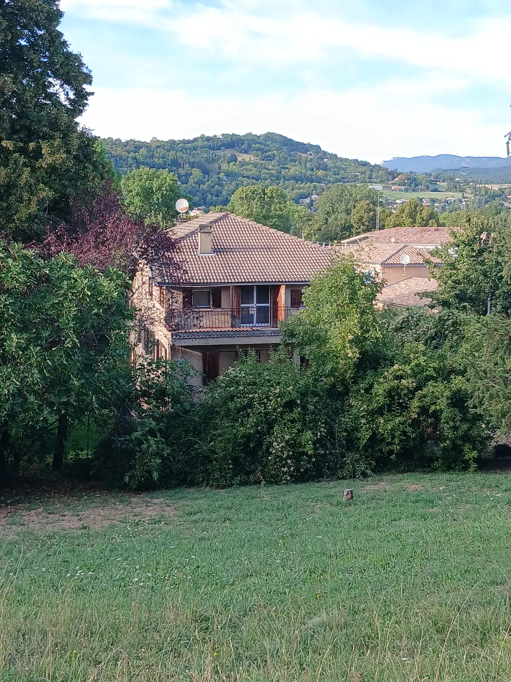 La vue sur les collines de Crest depuis le haut du parc